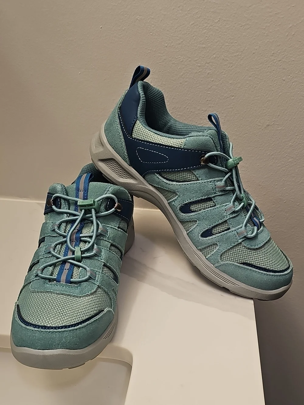 Lands' End Bungee Leather Trail Trekker Sneakers. NWT In Original Packaging.